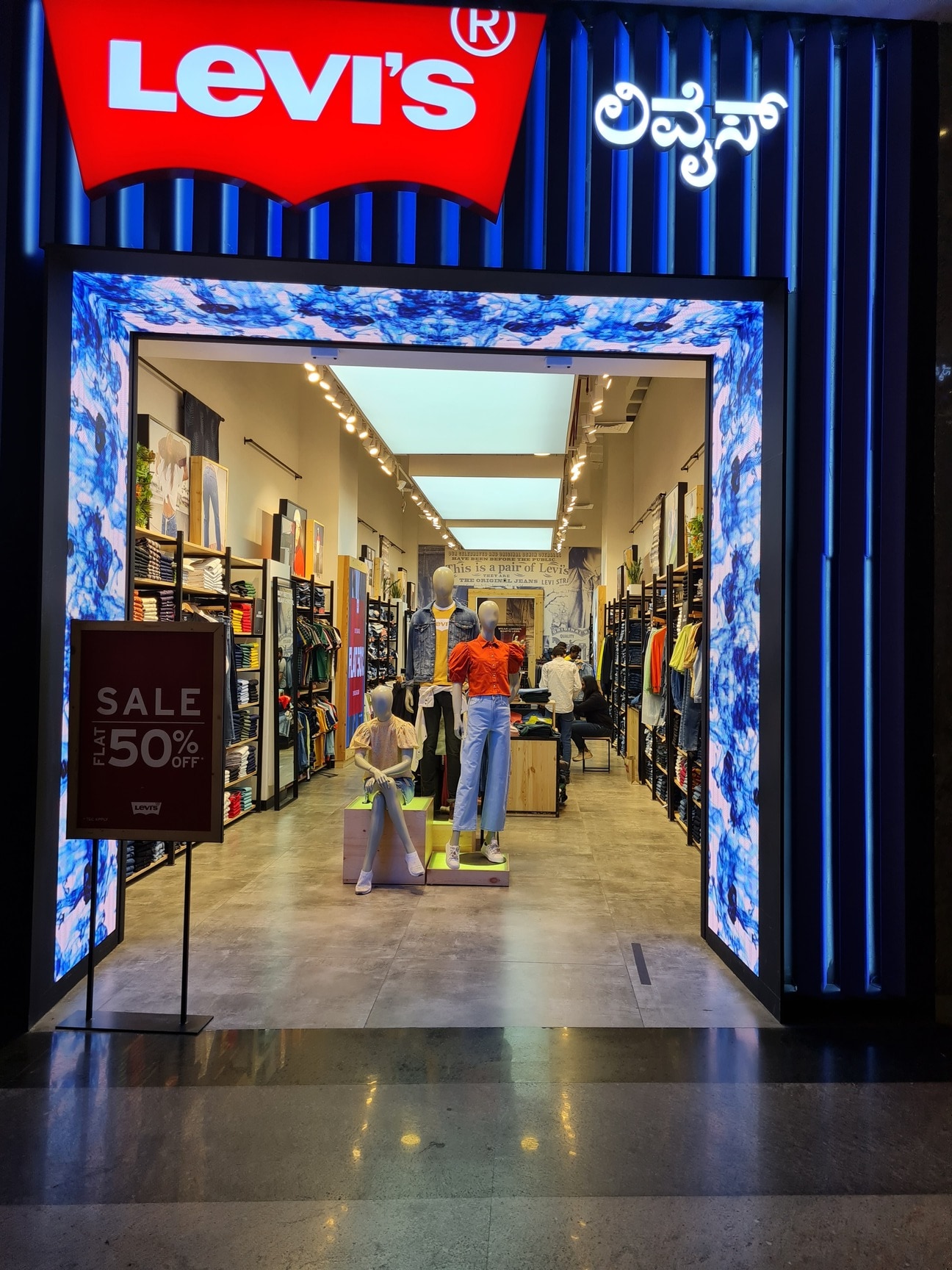Which stores sell levis hot sale