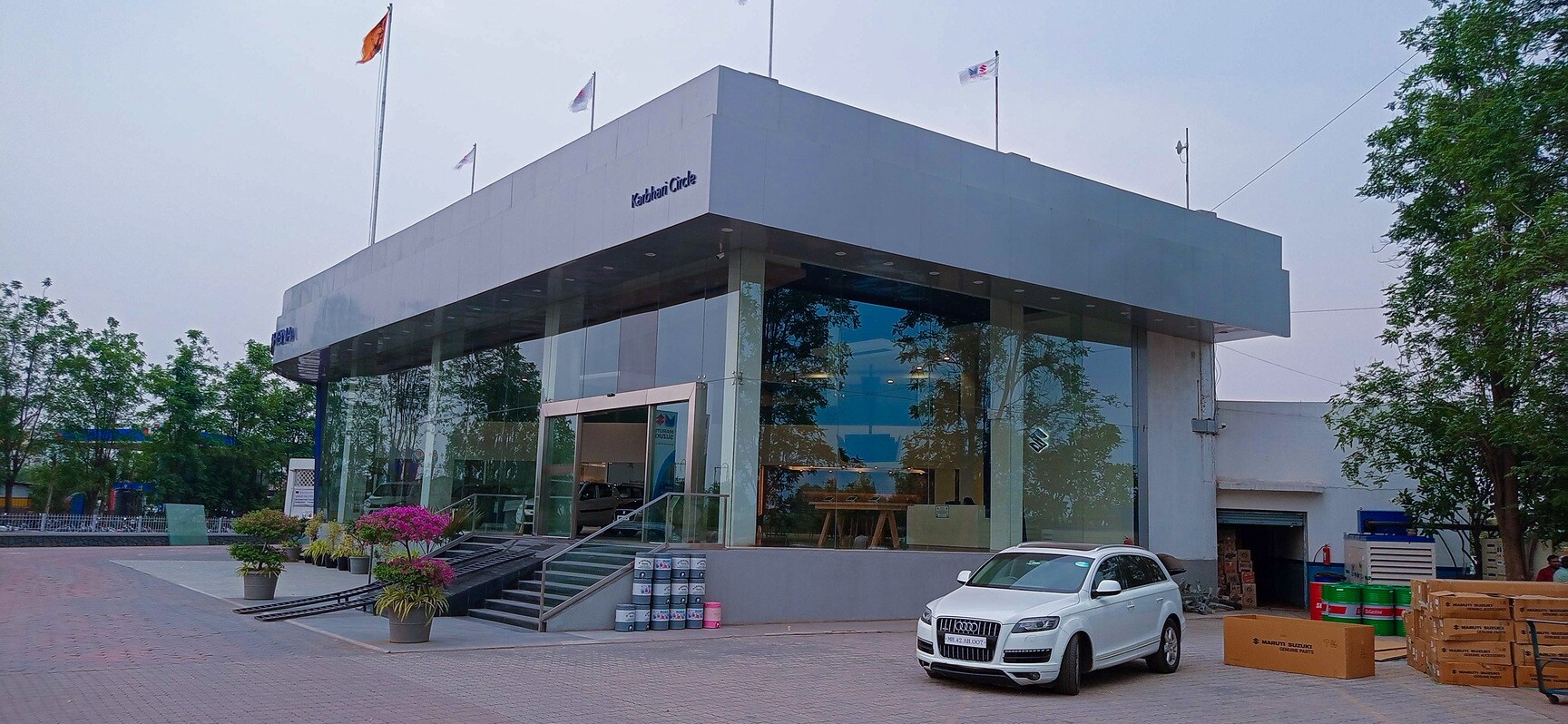 elfbar nachfüll pod läuft aus Kataria Maruti Suzuki ARENA Car Showroom in , Vapi, Salvav