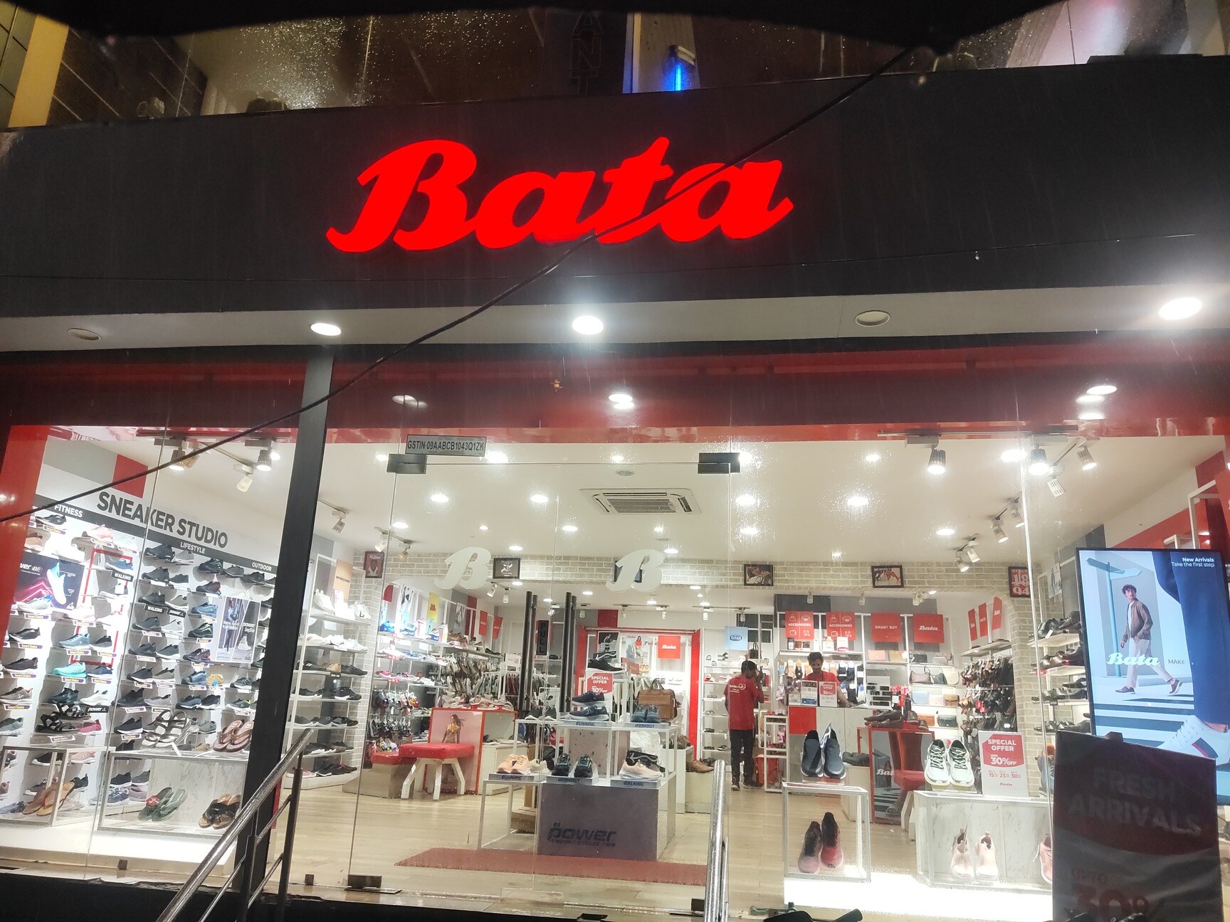 Top And Casual Shoe Dealers in Lakhimpur Kheri - Best And Casual