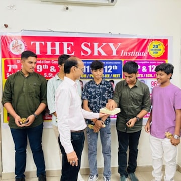 https://content.jdmagicbox.com/v2/comp/bhopal/r3/0755px755.x755.110206075755.p6r3/catalogue/the-sky-institute-shakti-nagar-bhopal-tutorials-for-class-xii-a2ajbva7uu-250.jpg