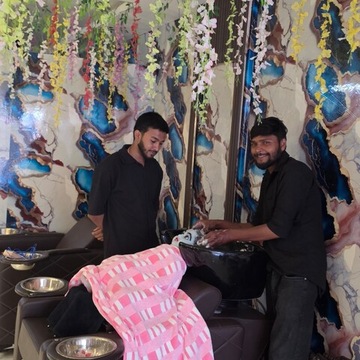 入手困難【プロ養成】高級サロン Platina Beauty 技術講習　エステ Top Beauty Salons in Baltana - Best Beauty Salons Parlors Zirakpur