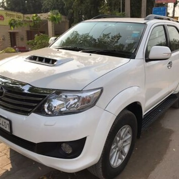 ❤️ Toyota Innova Crysta Car Dealers in Kitchlu Nagar, Ludhiana