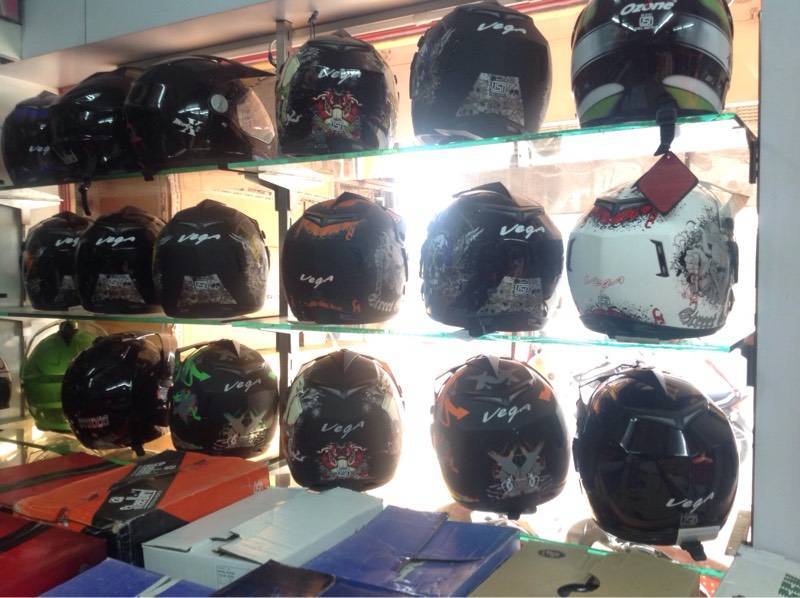 collage football helmets What's your opinion of this list of the 25 most traditional college  football helmets? I think it's nice Navy got tremendous respect at #2