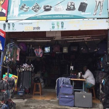 Fastrack showroom in medavakkam store