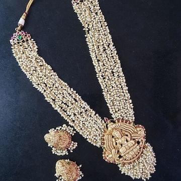 Fashion jewellery in pondy bazaar store