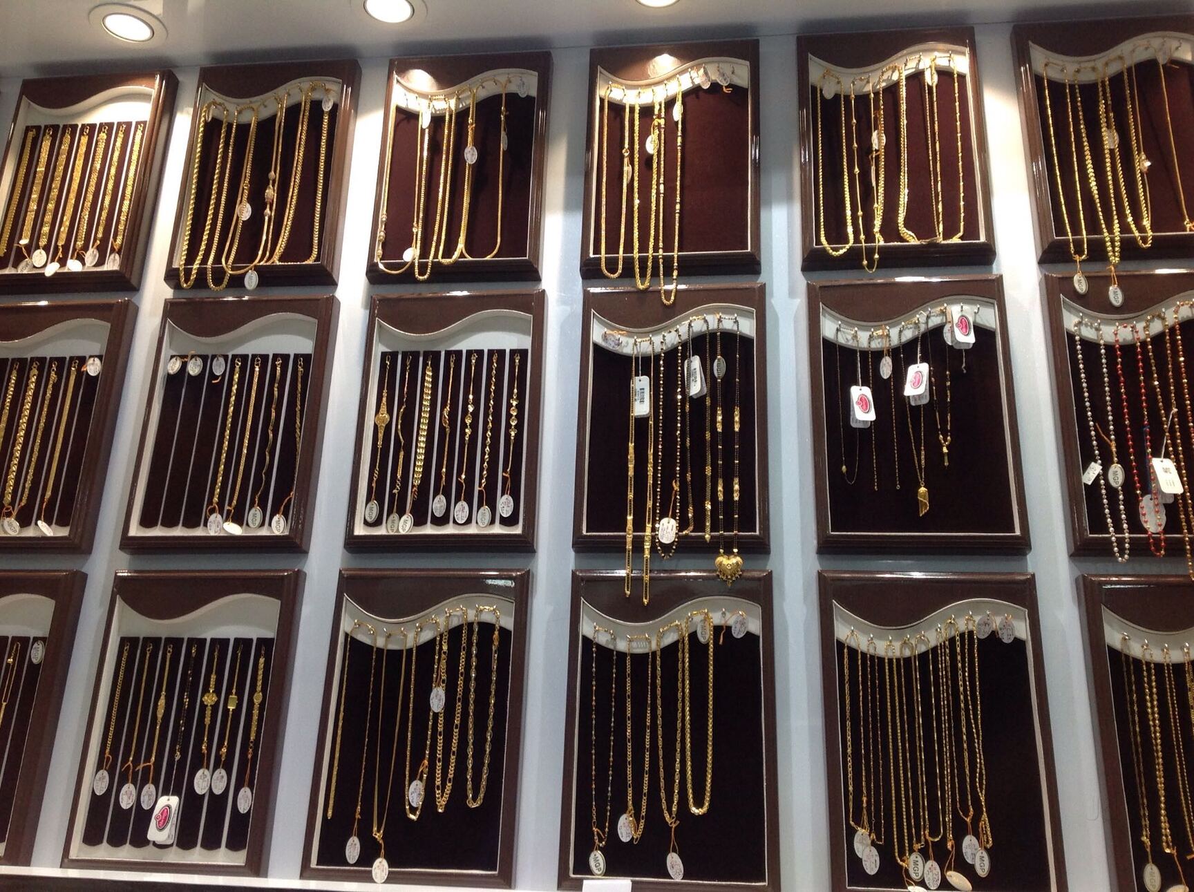 Jewellery shops in velachery store