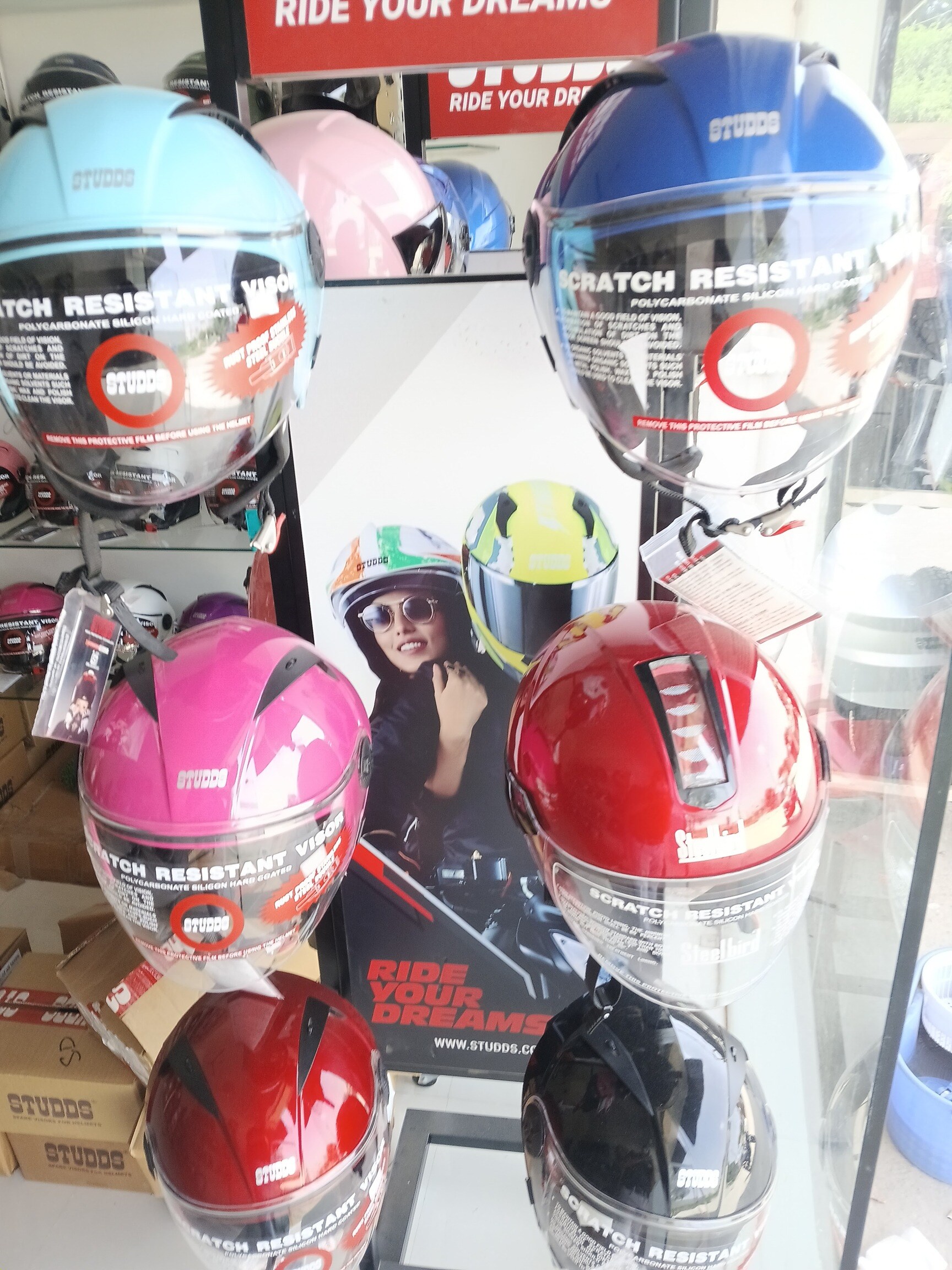 helmets that fit like shoei RF-1400 Marquez American Spirit Helmet It is available in Oakley DRT5 Maven Mountain Judge_agv-gt-veloce-txt-black-gunmetal--single Player:Rob Gronkowski