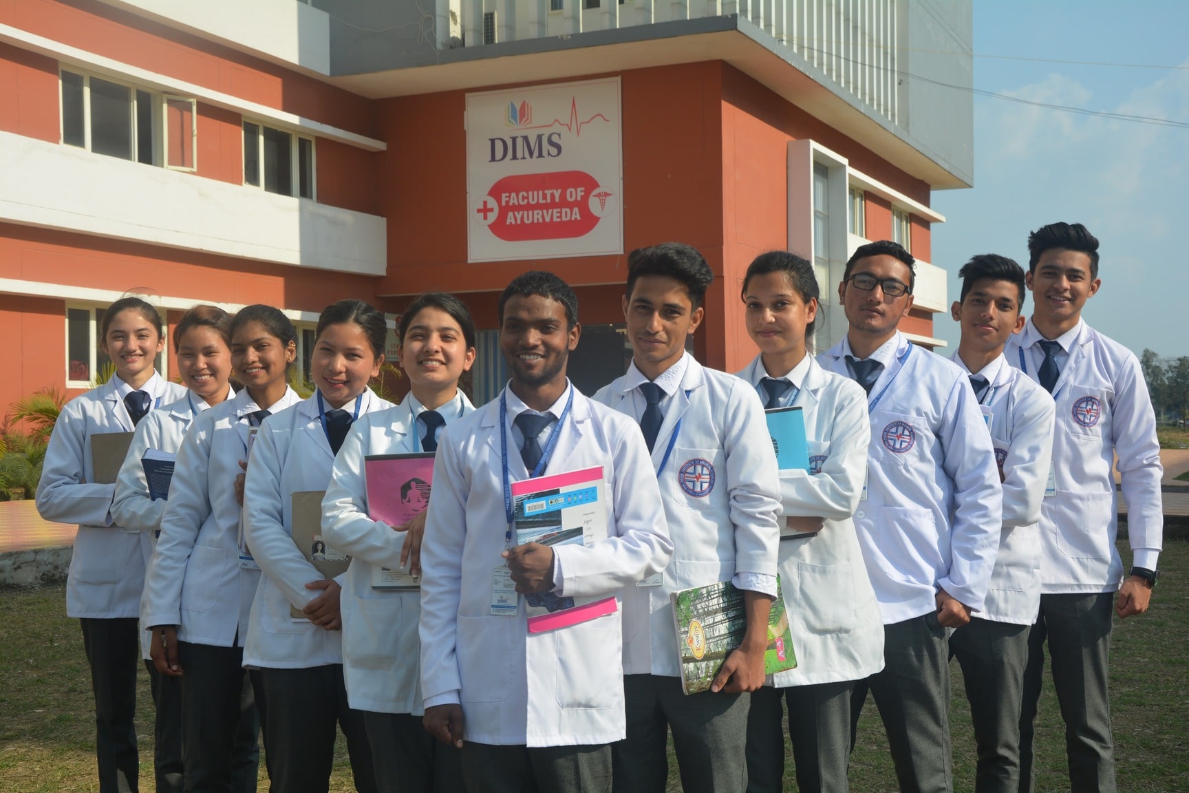 Two Arrests In Fake MBBS Admission Scam :- फर्जी प्रमाणपत्र से 45-45 लाख रुपये में MBBS दाखिले का आरोप, दो गिरफ्तार !