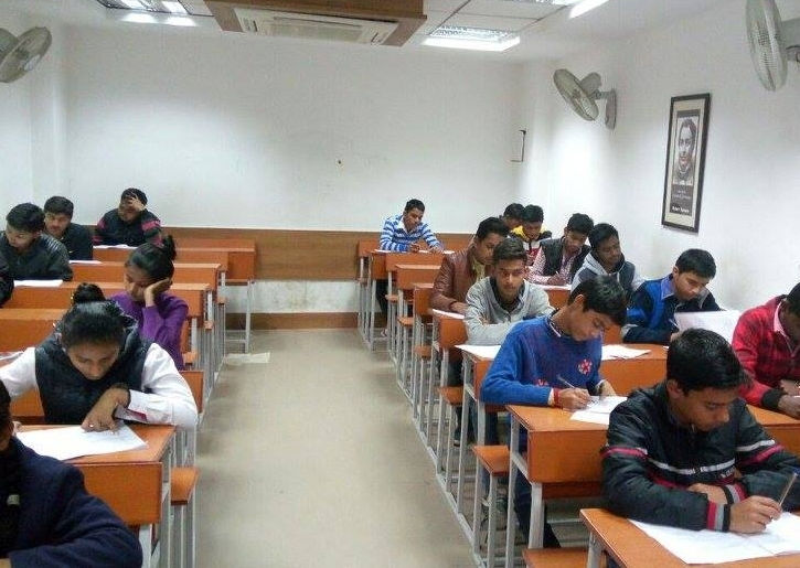 https://content.jdmagicbox.com/v2/comp/delhi/26/011p127226/catalogue/fiitjee-limited-janakpuri-district-centre-delhi-tutorials-for-class-xii-3d9ehl6.jpg