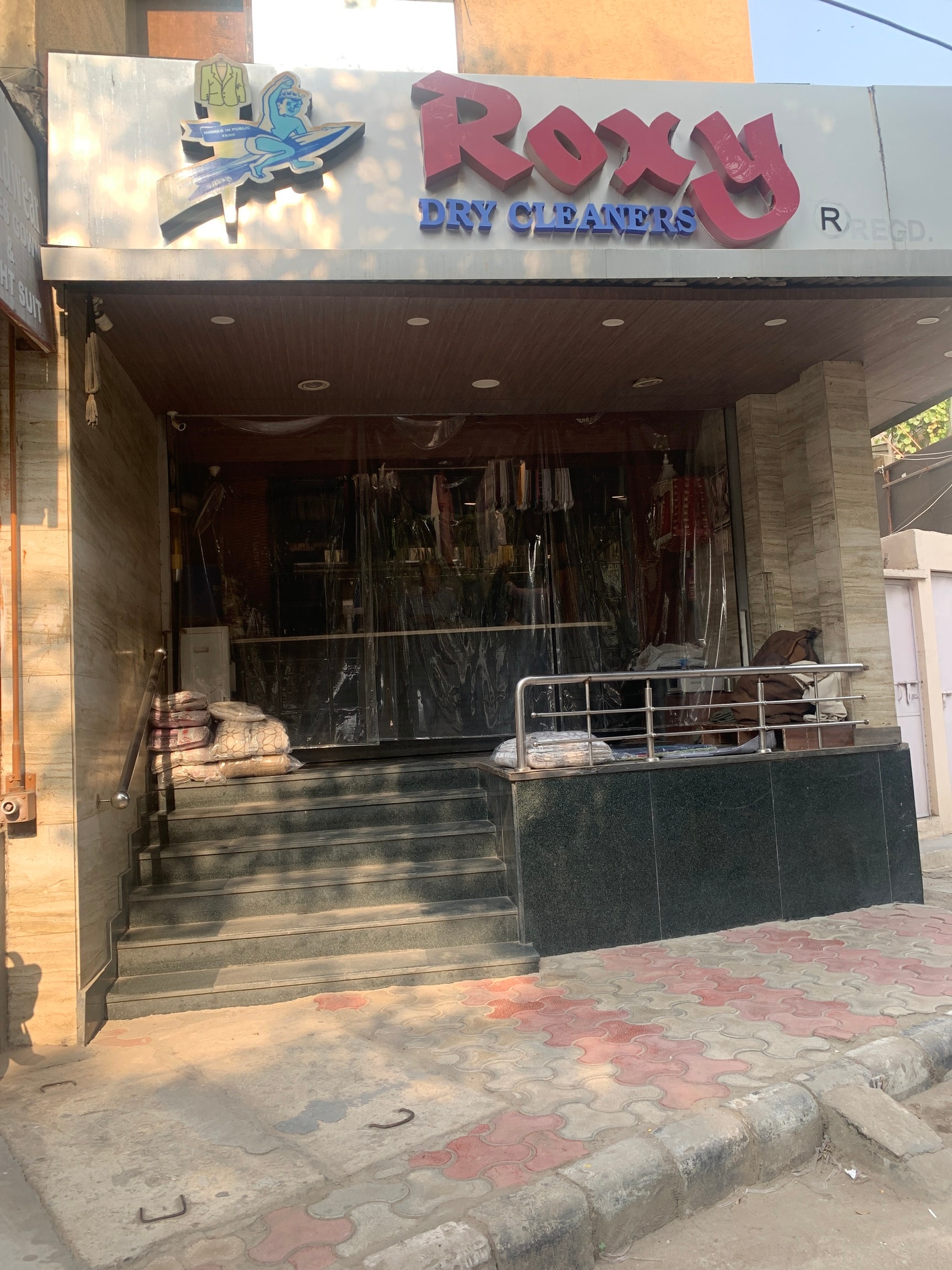 Roxy Dry Cleaners in West Punjabi Bagh,Delhi Best Dry Cleaners in