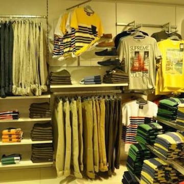 max showroom near by me