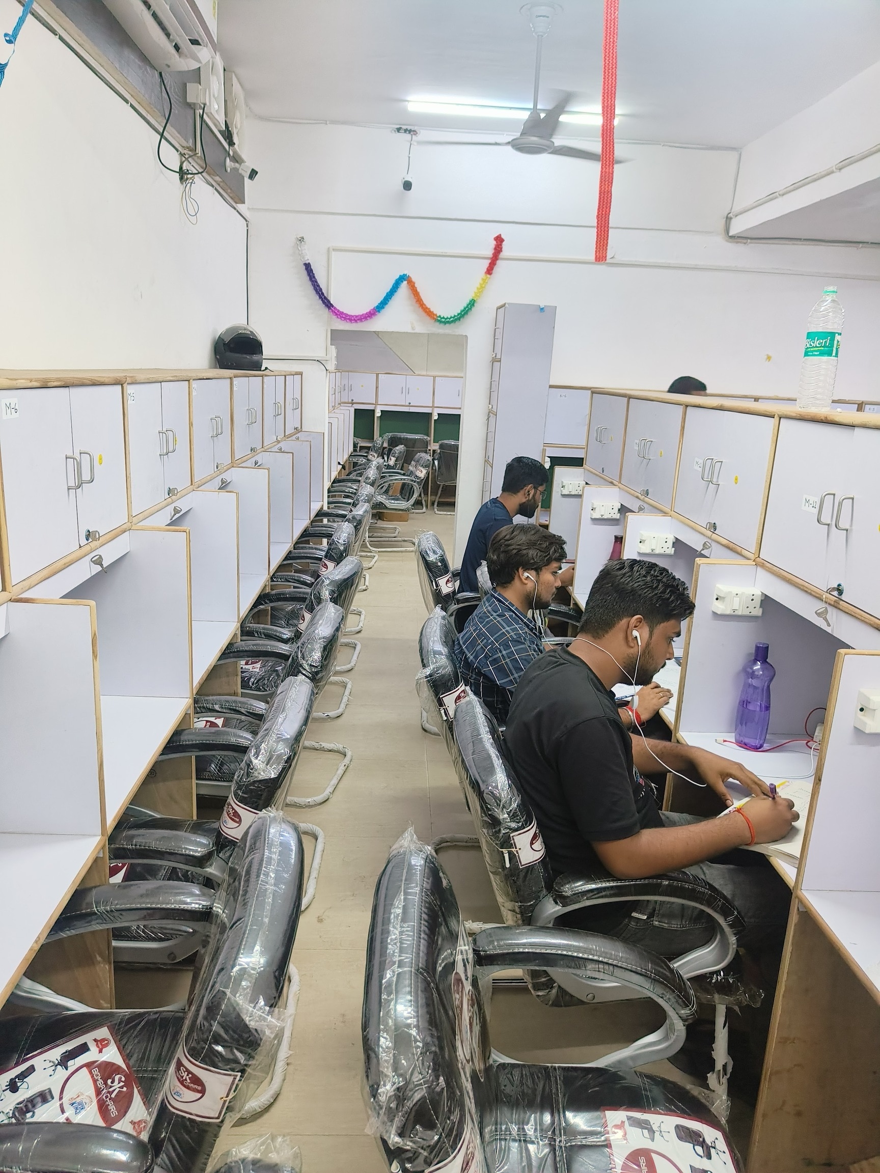 Fly Library in Bandalo Wala Mohalla,Delhi - Best Public Libraries