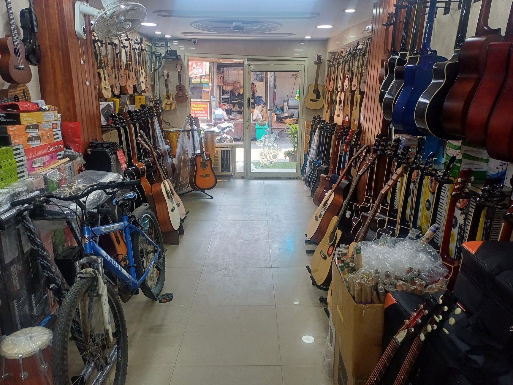 Guitar shop in dwarka sales
