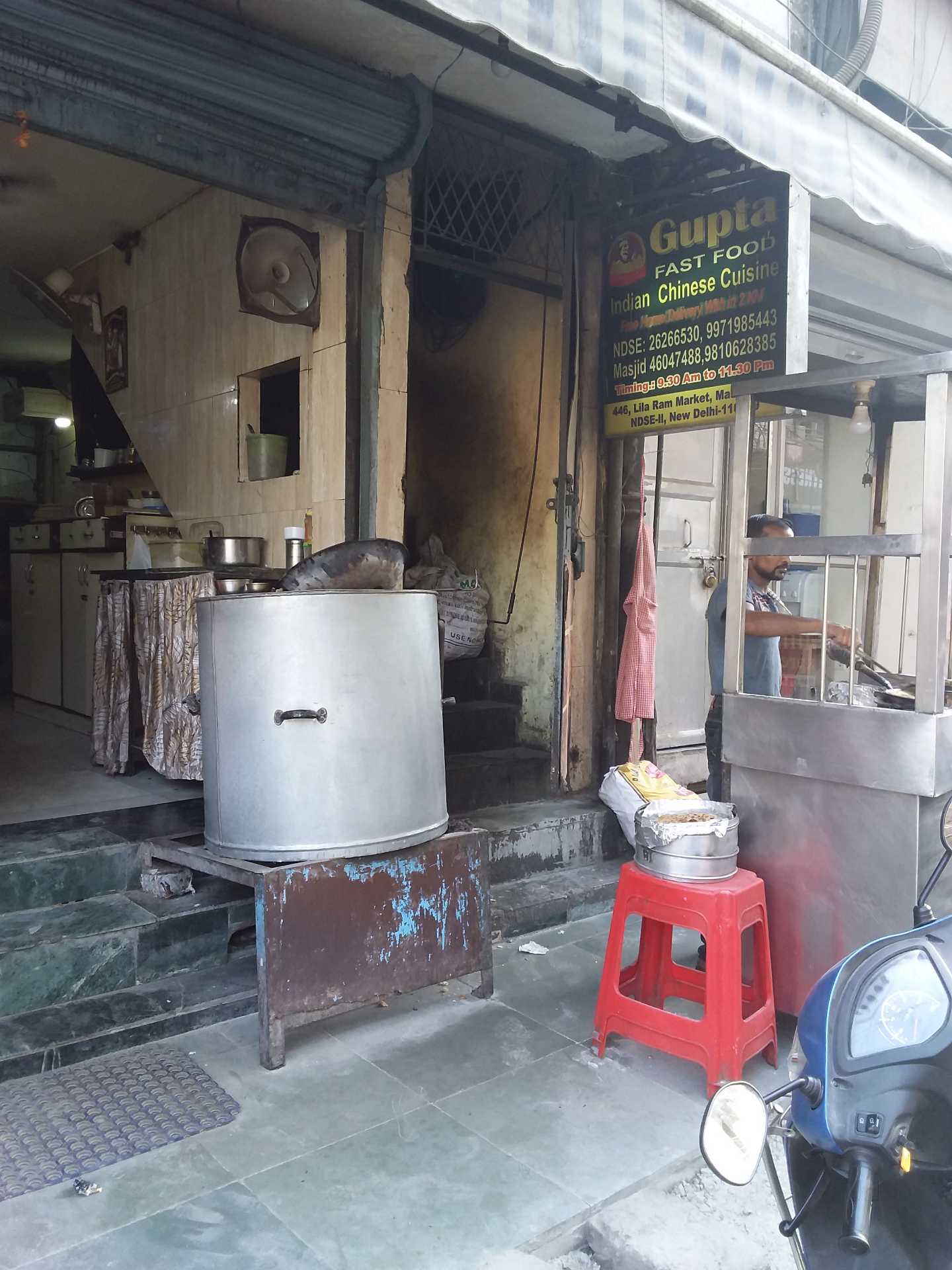 Rus uxlayotgan oquvchilarni ogziga sikishdi