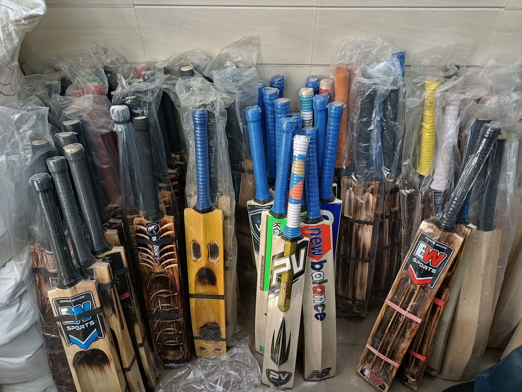 Set Cricket Per Bambini - Mazza, Stumps E 2 Palle Per Giocare In Giardino