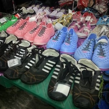 Red chief showroom in rohini store