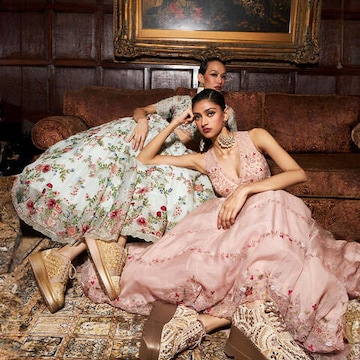 blush wedding dresses Lauren Elaine Vaile Size:S / 4-6 tag_final-sale Black Lace Halter Dress 10 to 15 days