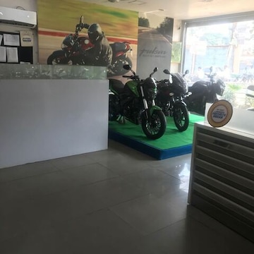 Bajaj dominar 400 showroom near me sales