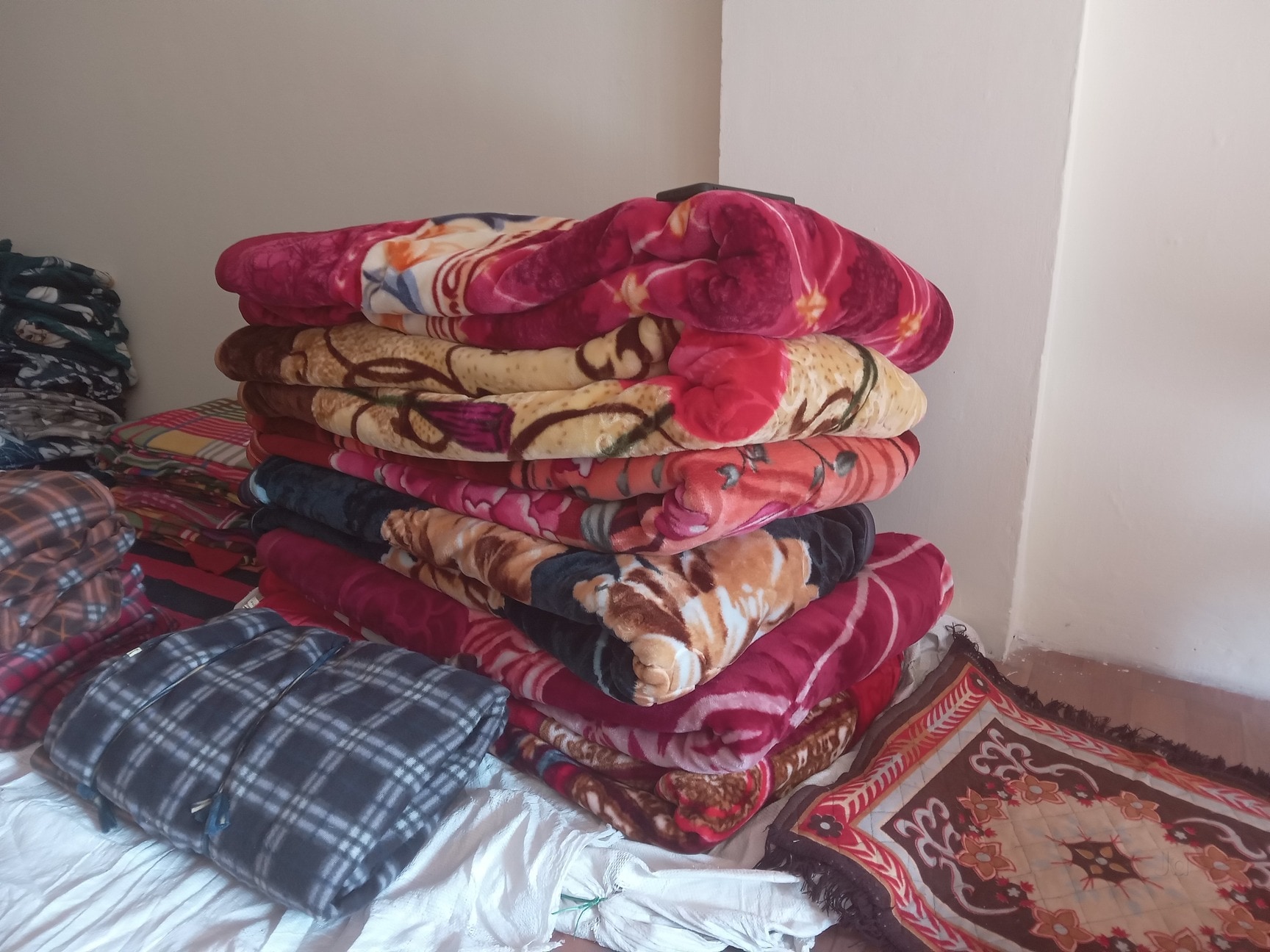 Top Blanket Dealers in Gurgaon Sector 14 - Best Blanket Retailers