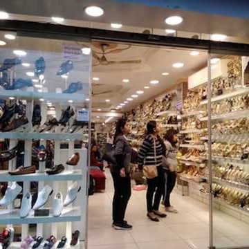 max footwear tilak nagar