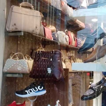 max footwear tilak nagar