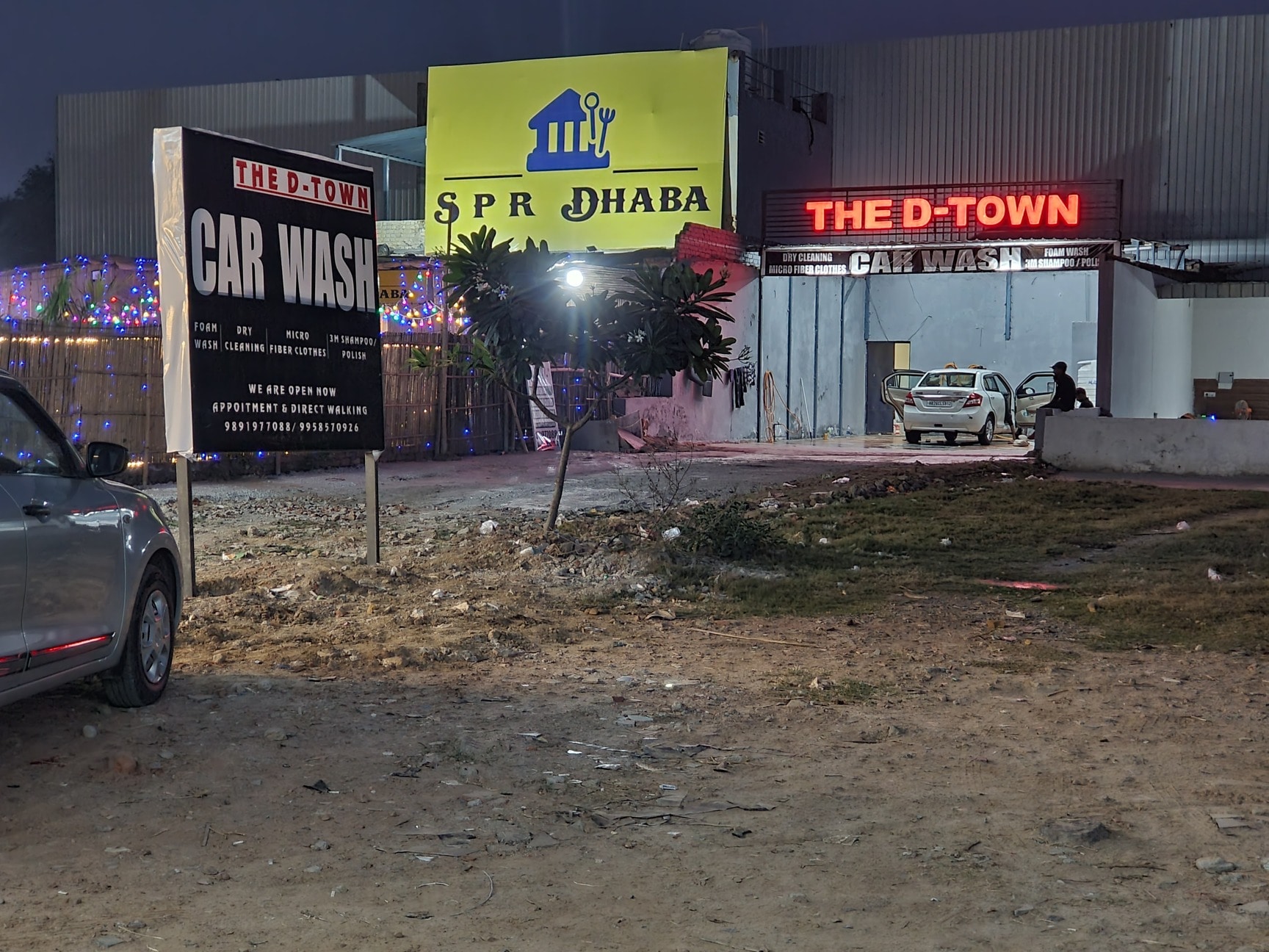 The DTown Car Wash in Near Genpact Building,Delhi Best Car Washing