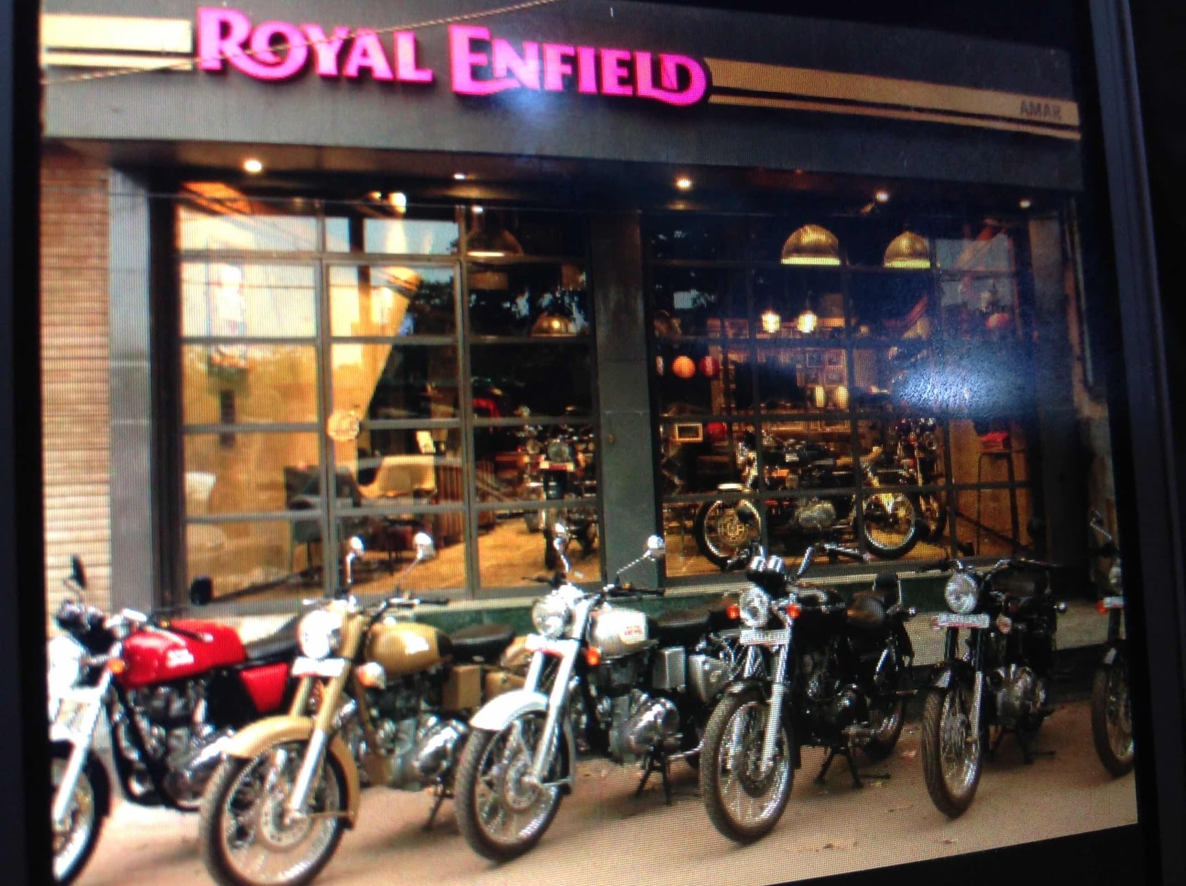 Royal enfield jhandewalan showroom sales