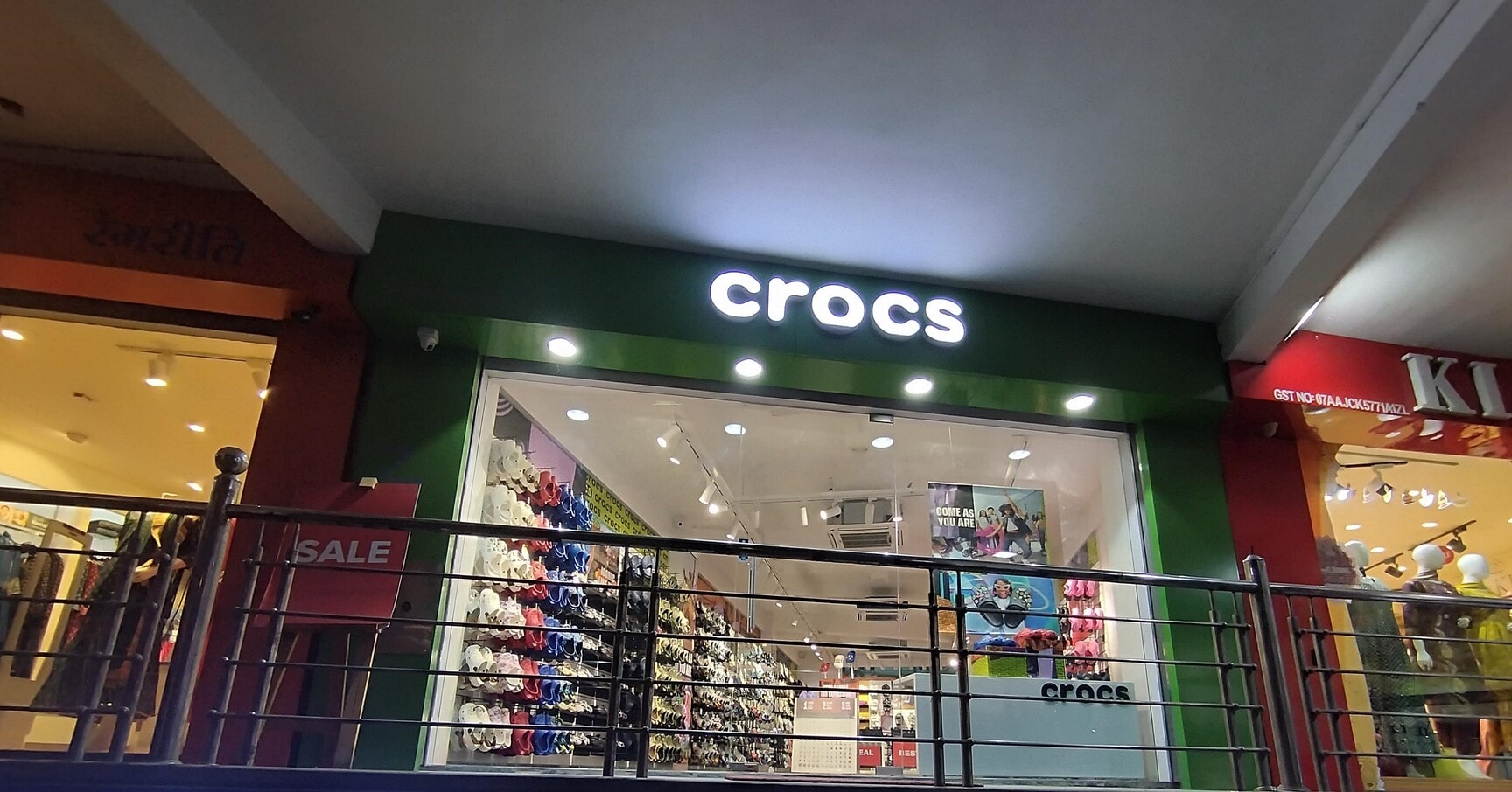 Top crocs in select citywalk Online Black Friday
