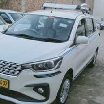 Innova Hycross Rental in  Delhi