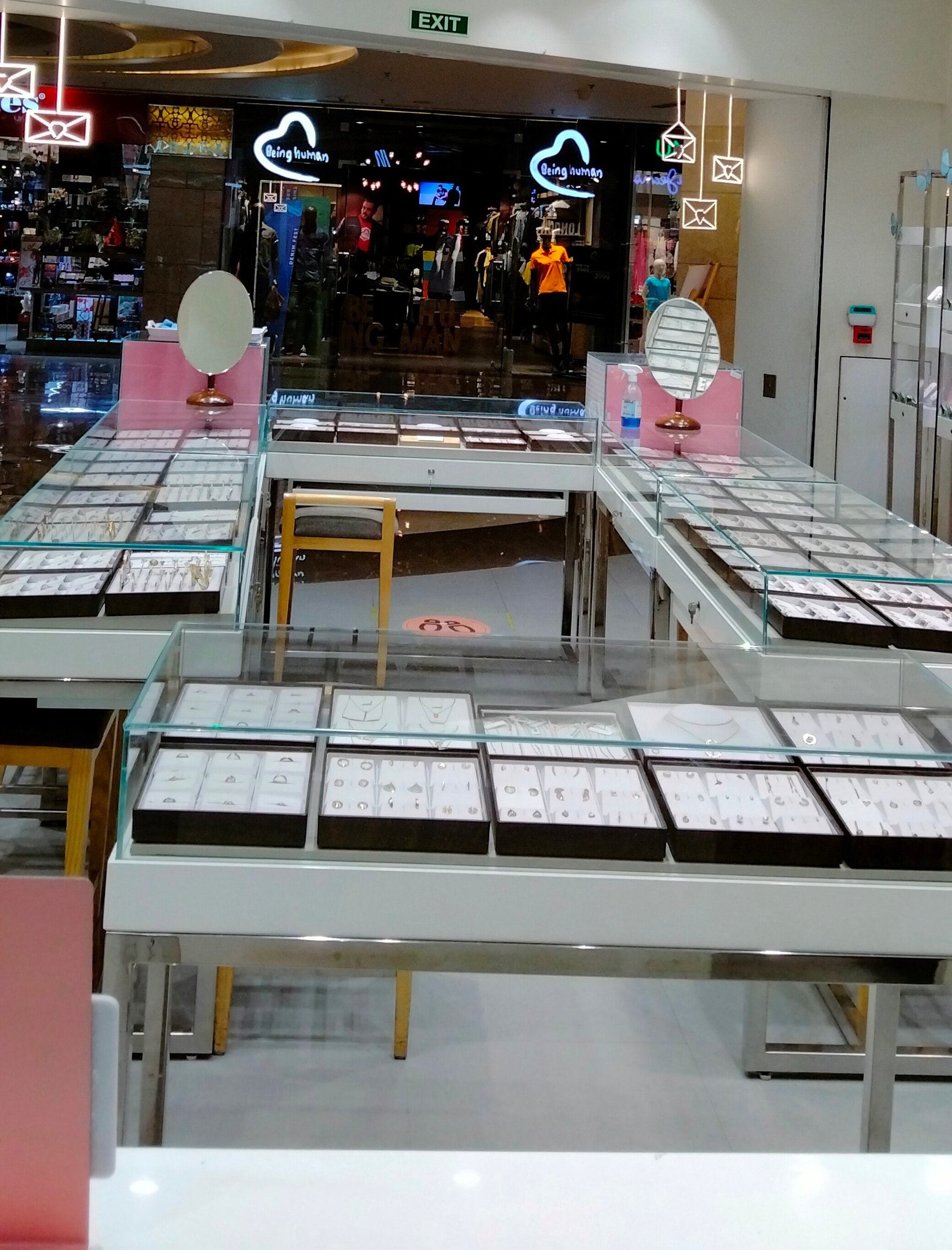 Find list of Mia By Tanishq in Rohini Sector 7 Delhi Justdial