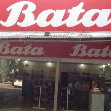 Bata showroom in lajpat nagar market store
