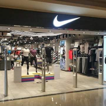 nike factory outlet in tilak nagar