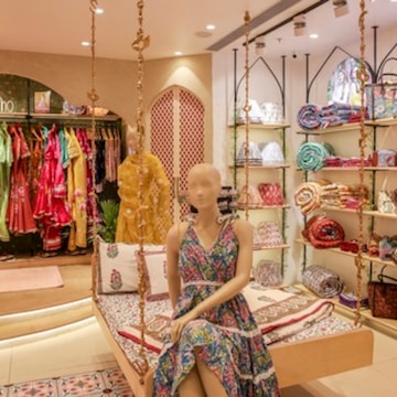 Ethnic wear shopping store