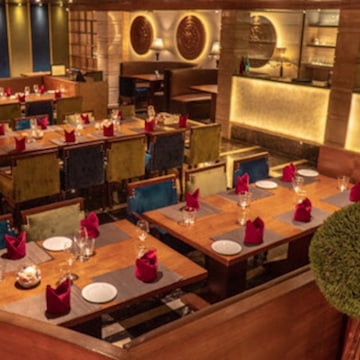Restaurants with indoor seating near me sale