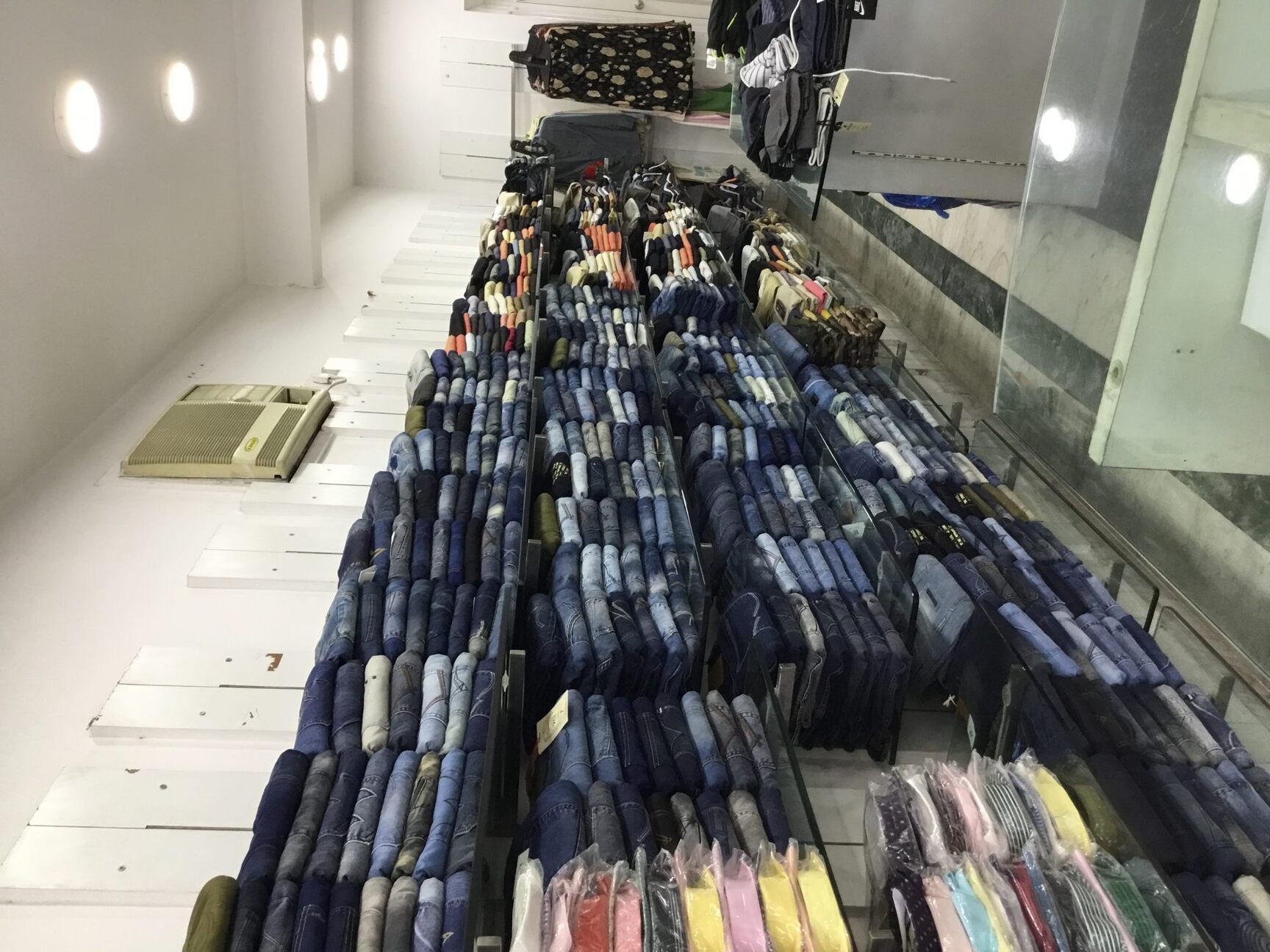Nike factory outlet kalindi kunj shop