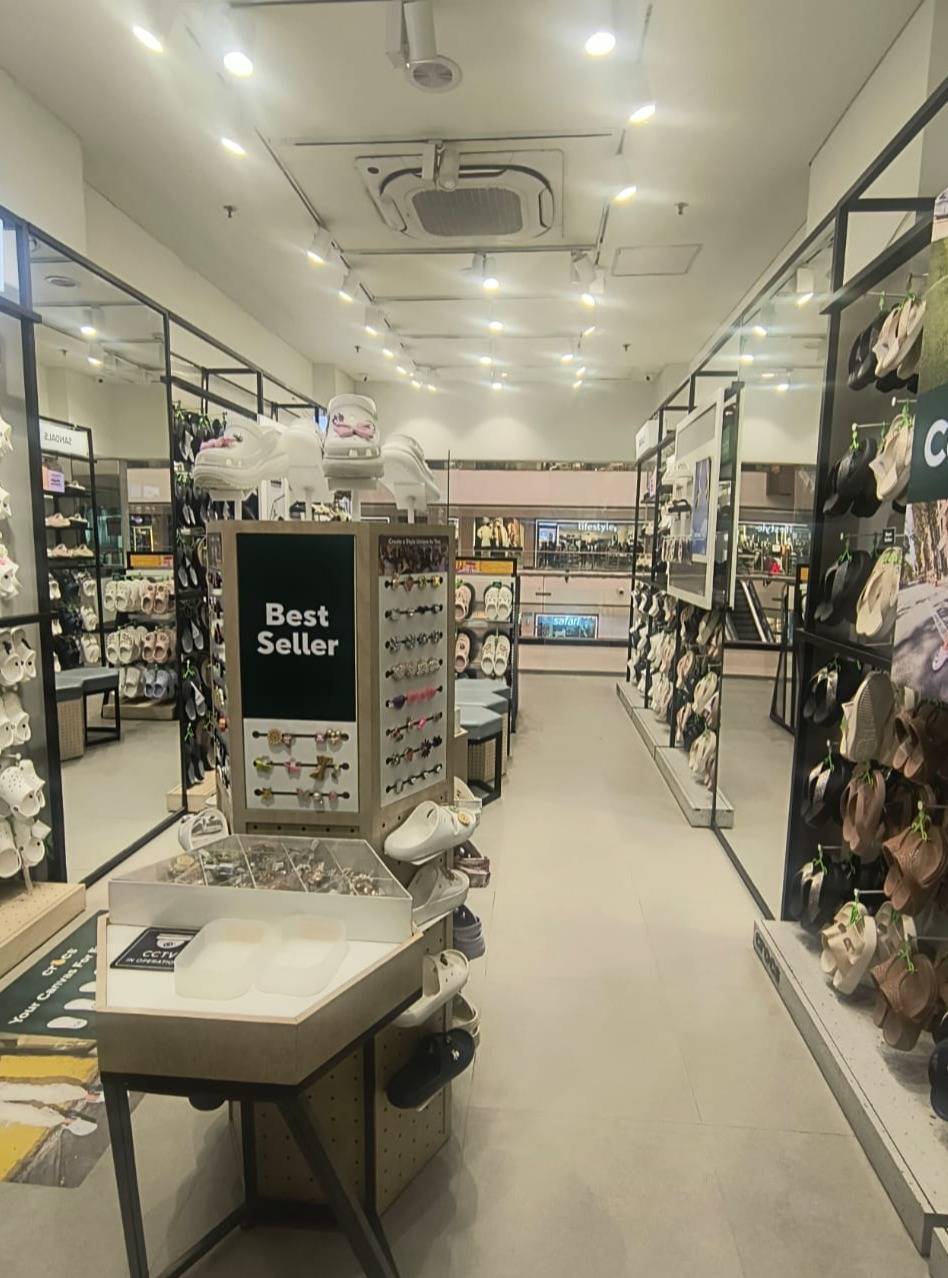 crocs showroom in rohini