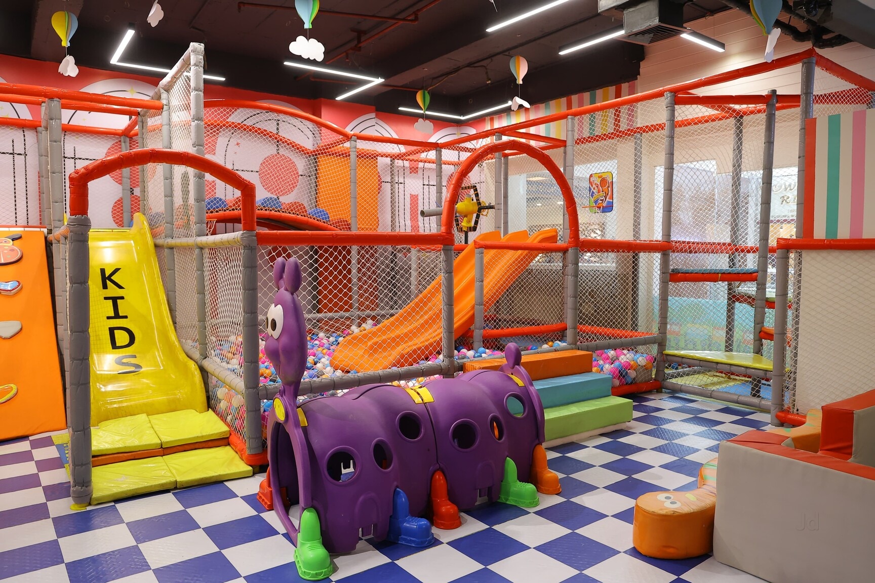 https://content.jdmagicbox.com/v2/comp/delhi/t1/011pxx11.xx11.180613155352.y9t1/catalogue/fun-junction-gurgaon-gurgaon-entertainment-centres-vy46szdczt.jpg