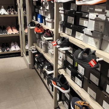 adidas factory outlet akshardham metro station