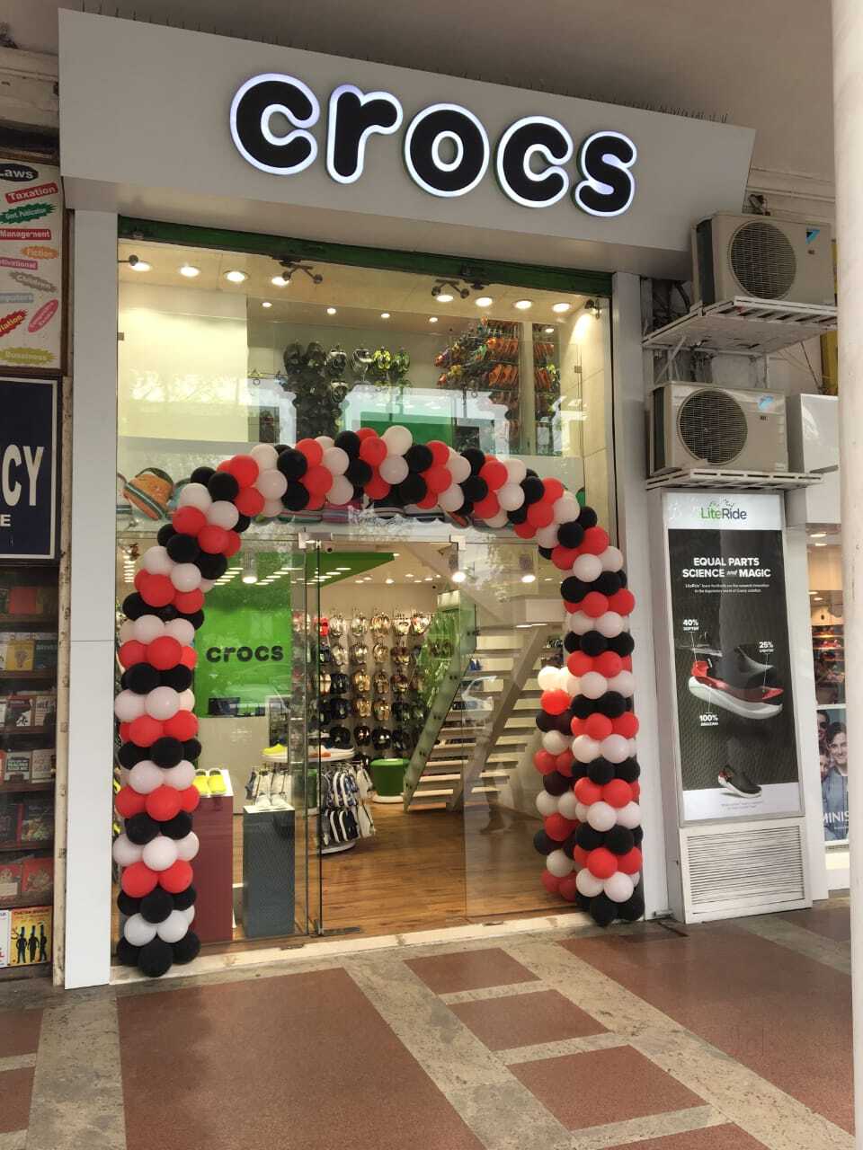 crocs showroom in rohini