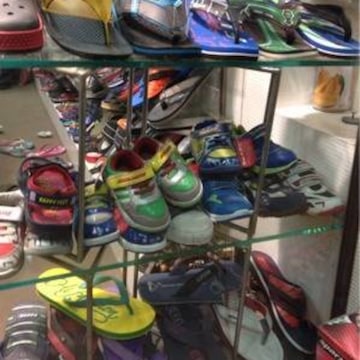 Red chief showroom in kamla nagar store