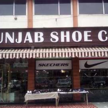 Lee cooper showroom in rohini hotsell