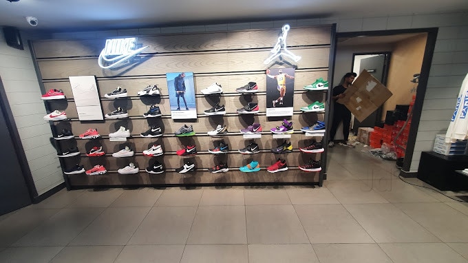 nike outlet tilak nagar