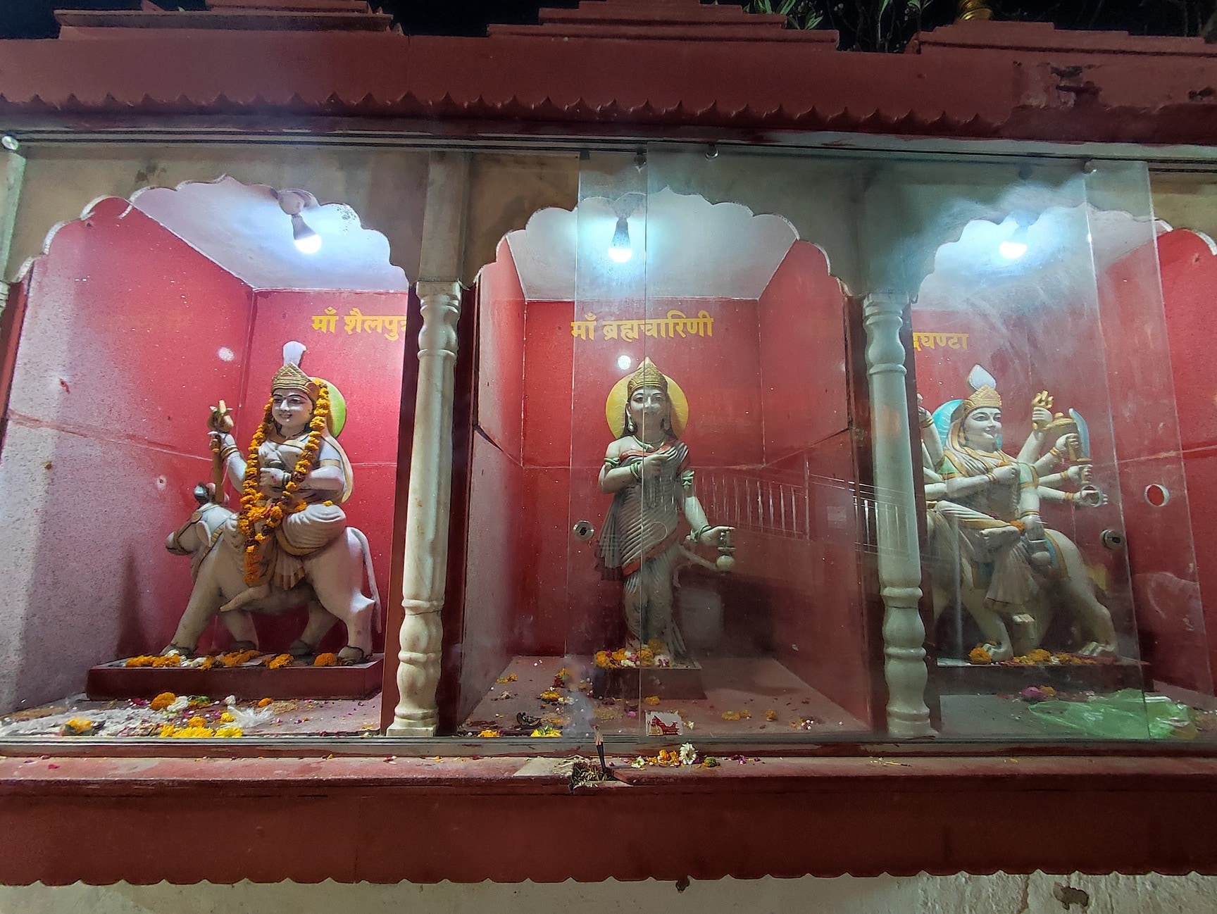https://content.jdmagicbox.com/v2/comp/dewas/d5/9999p7272.7272.191016201115.i4d5/catalogue/chamunda-mata-mandir-nagda-dewas-temples-1X2u5LRzeQ.jpg