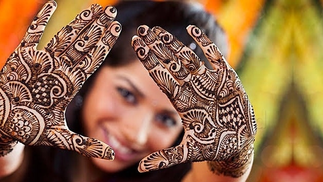 Mehendi Artist at Work