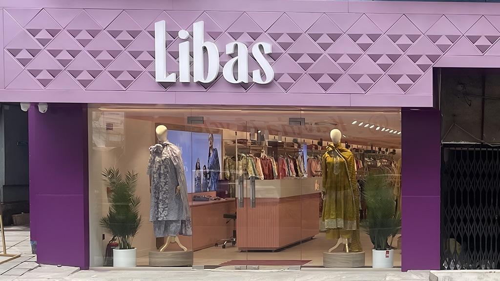 best dress shops in ernakulam for ladies Low price Best Dress Shop in Ernakulam Broadway , Krishna Silks and Sarees, Ernakulam Broadway , Gents Shirt From 149/-, Pants from 199/-, Gents Geans 299/-, Ladies Kurthi tops Leggins Rs 89/- onwards