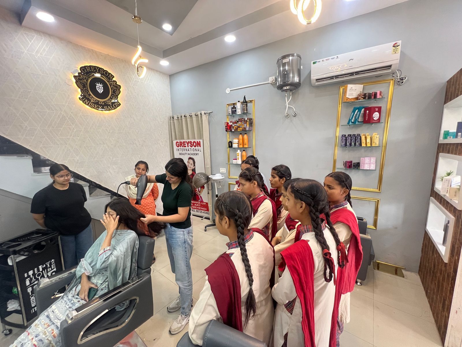 Top Beauty Parlours in Salana - Best Ladies Beauty Parlours