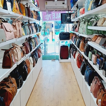 Lavie Store in New Gandhi Nagar,Ghaziabad - Hand Bag Dealers near