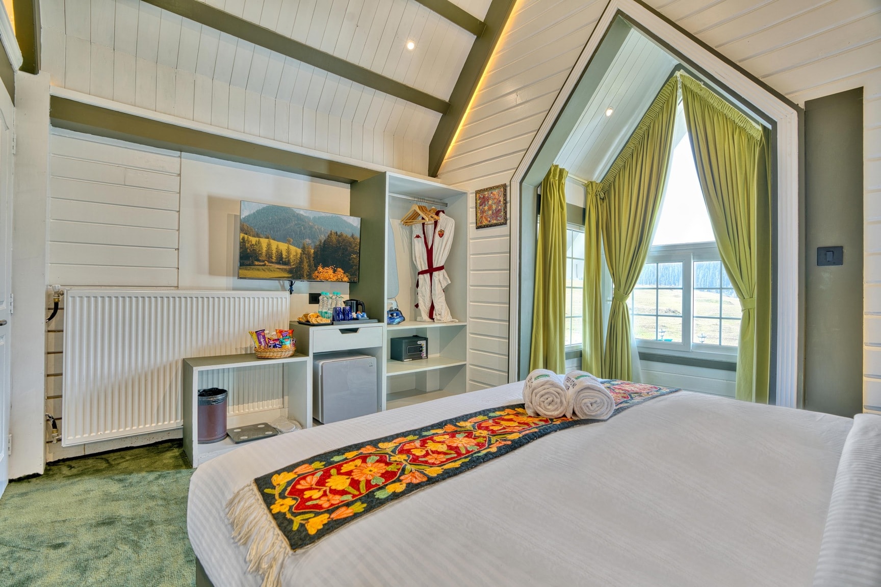 Book Green Rooms Resort in Forest Block,Gulmarg - Best Resorts