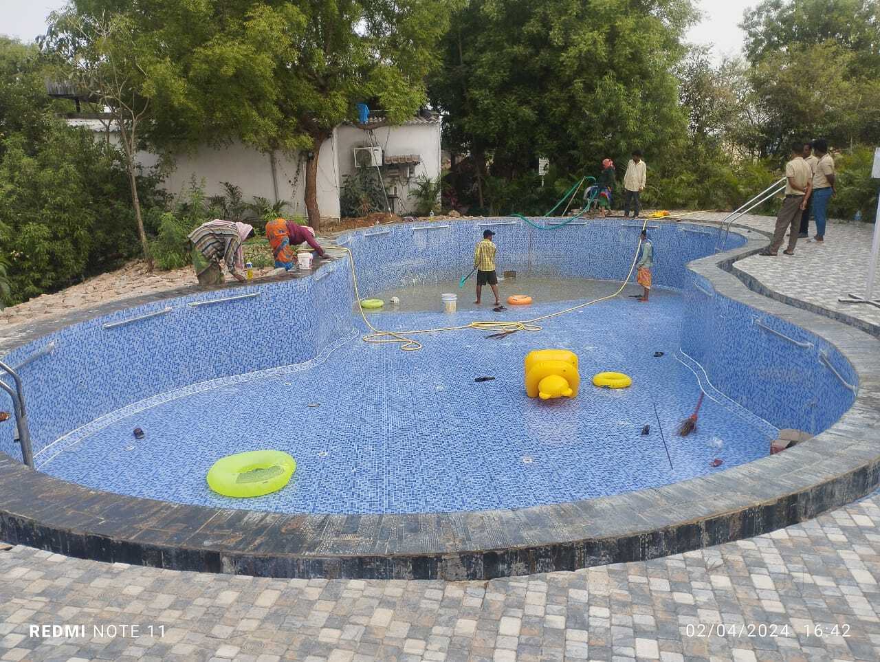 Who Provides Pool Contractors For Al Barari Villas?