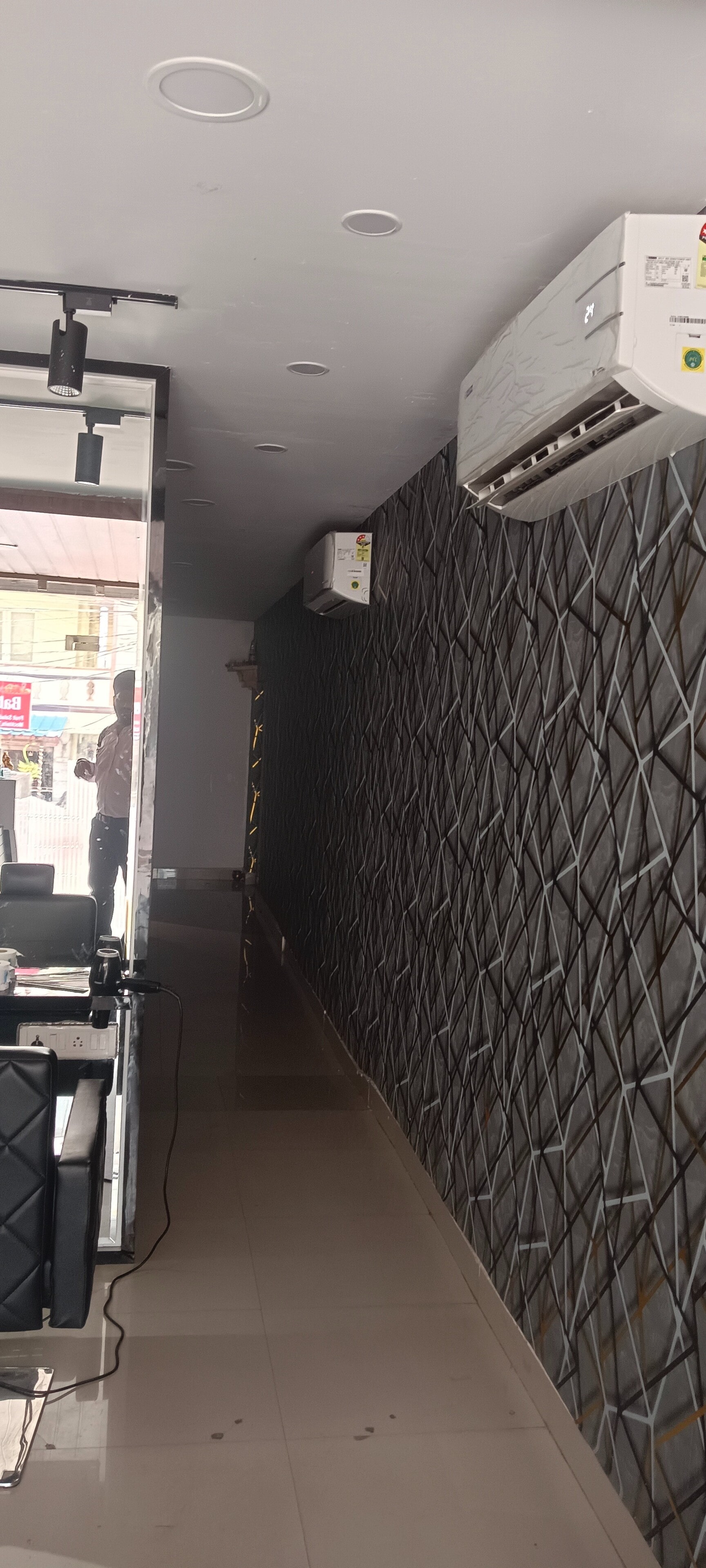 鏡 ヘアサロン バーバー ミスターマウントロックバーバーショップ(MR